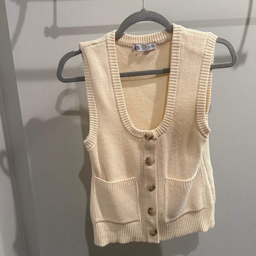 Zara Cream Sleeveless Button Down Sweater Vest